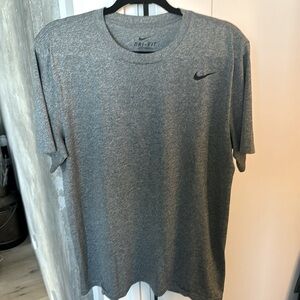 MENS MED DRY FIT SHORT SLEEVE TEE - GREY/BLACK IN GREAT CONDITION!